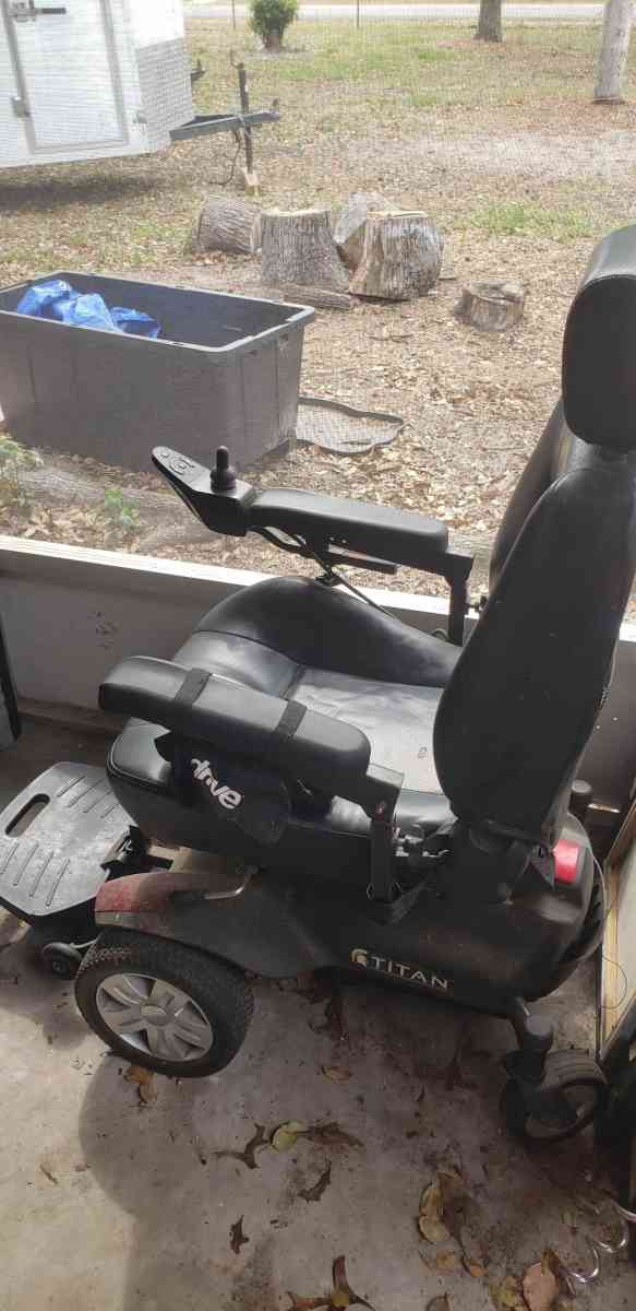 Titan Scooter and electric lift - Hudson, Florida - FleaMarketBay