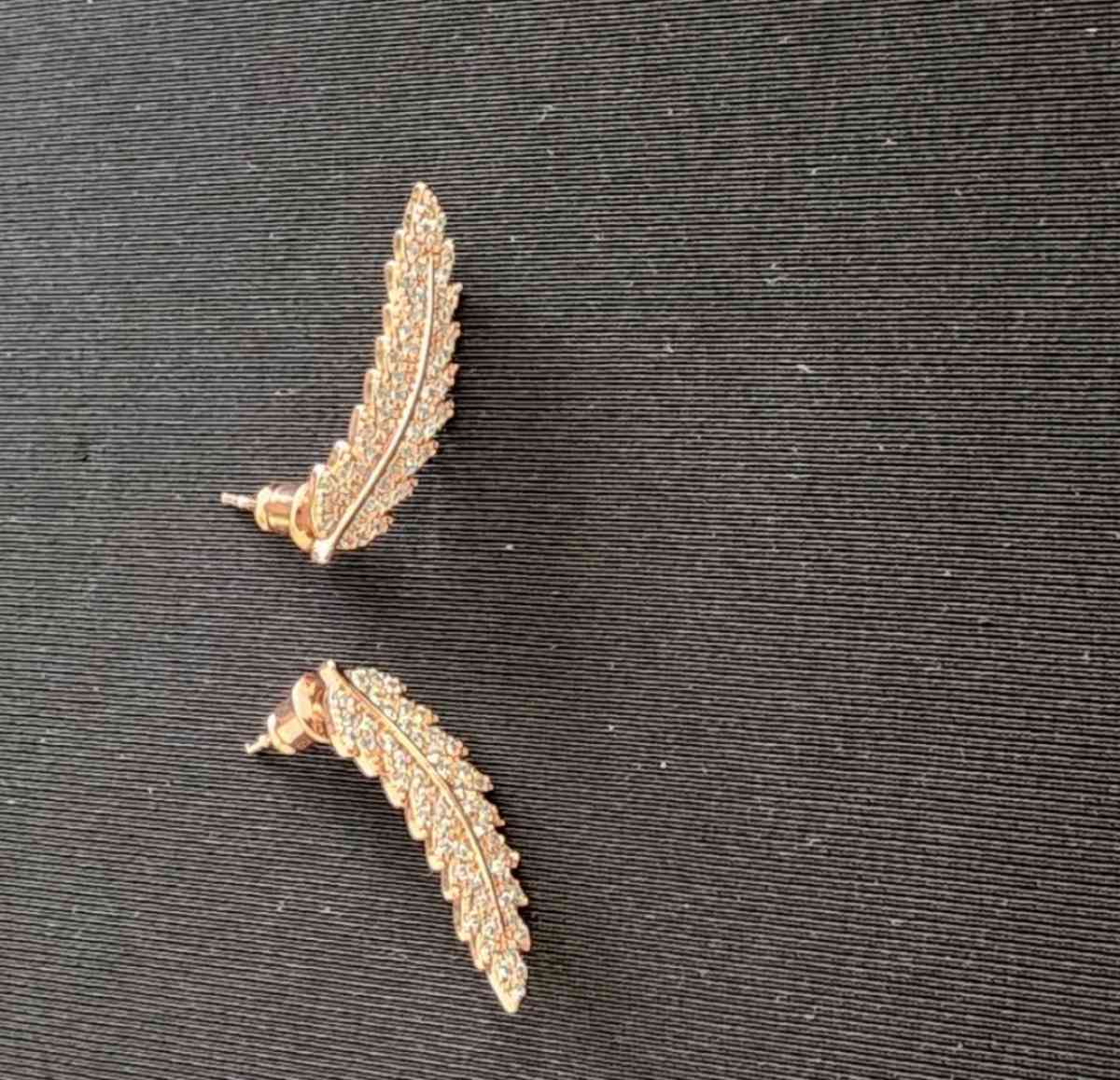 Leafy Earrings - Anderson, South Carolina - FleaMarketBay
