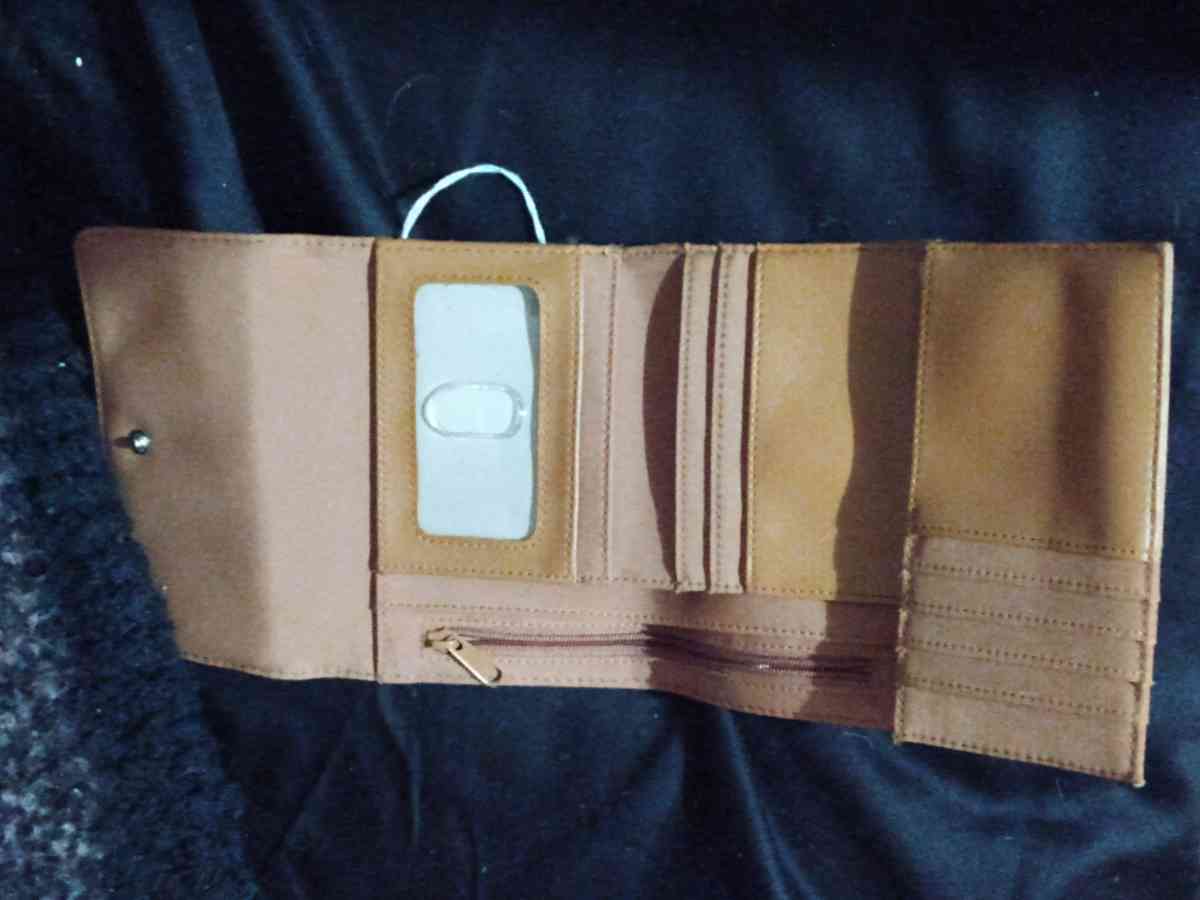 WOMENS WALLETS - Belen, New Mexico - FleaMarketBay