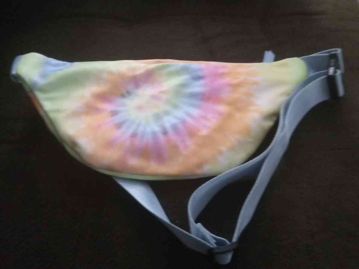 fanny pack - Deland, Florida - FleaMarketBay