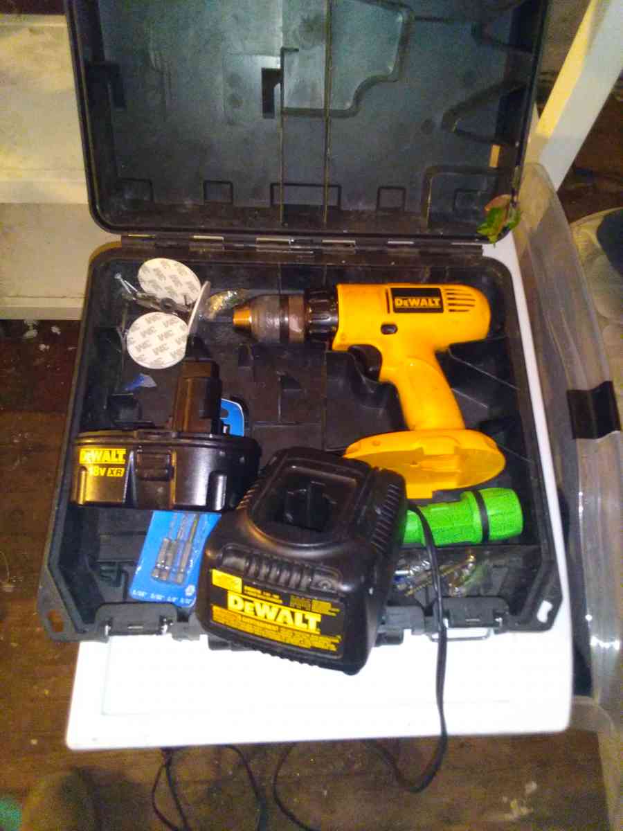 DeWalt hand drill with battery and charger - Cincinnati, Ohio - FleaMarketBay