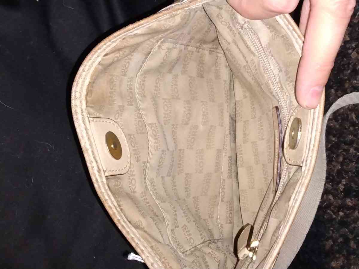 MICHAEL KORS GOLD CROSSBODY PURSE - Belen, New Mexico - FleaMarketBay