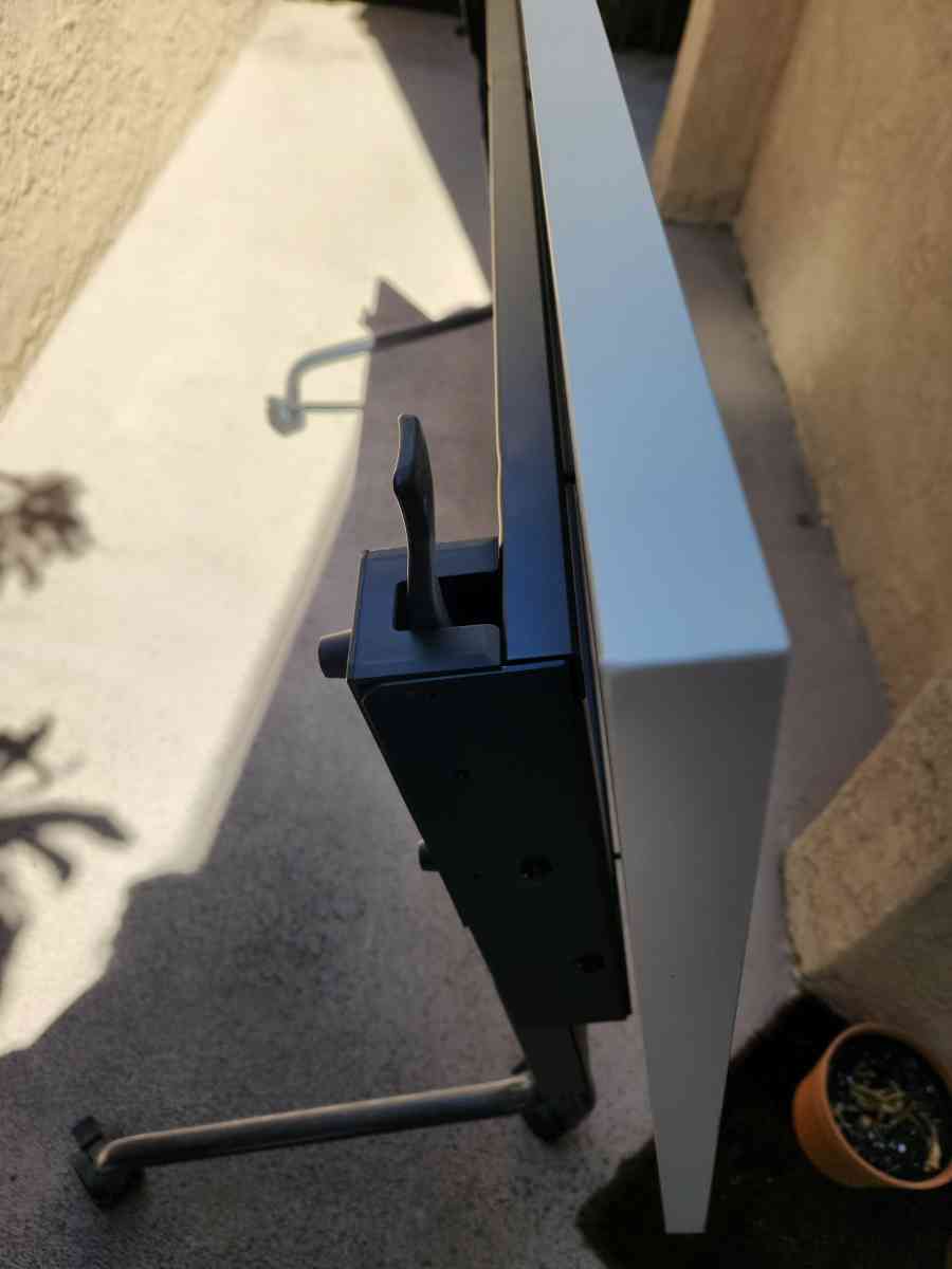 Flip top table - Glendale, California - FleaMarketBay