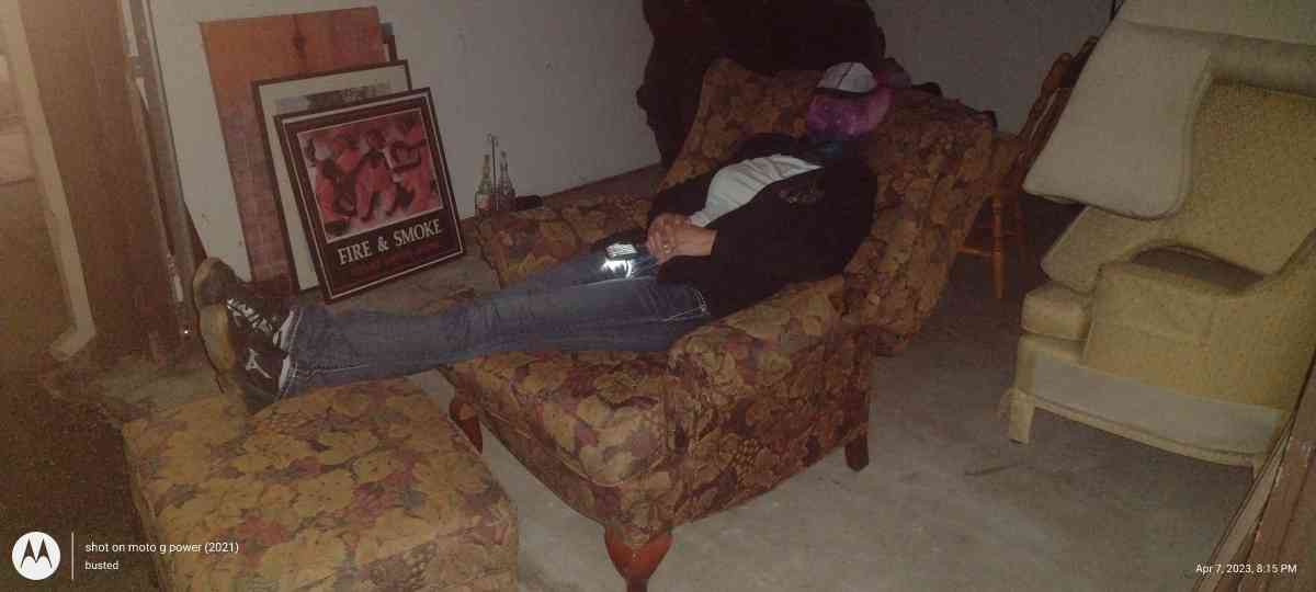 free furniture and more call or come take a look - Fairfield, California - FleaMarketBay