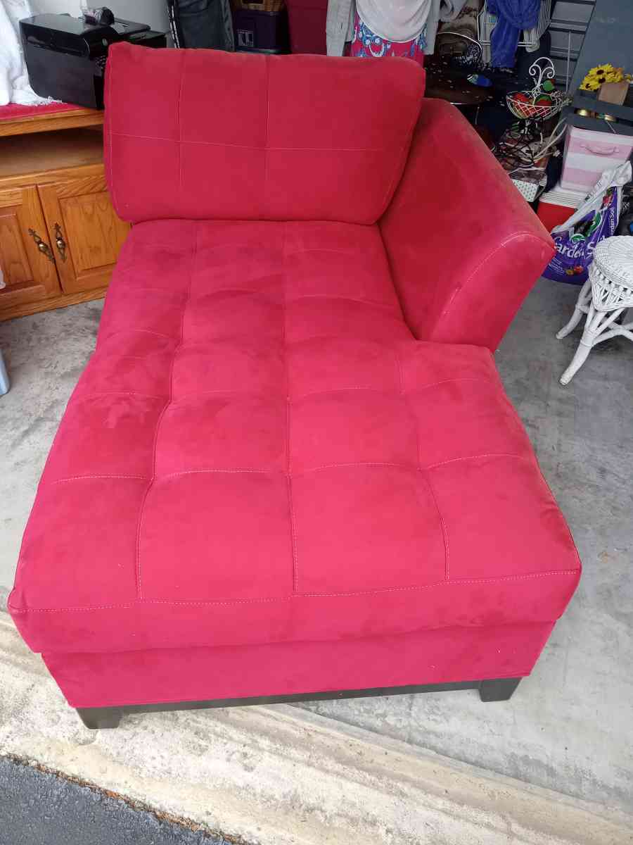 Red Velvet Chaise - Concord, North Carolina - FleaMarketBay