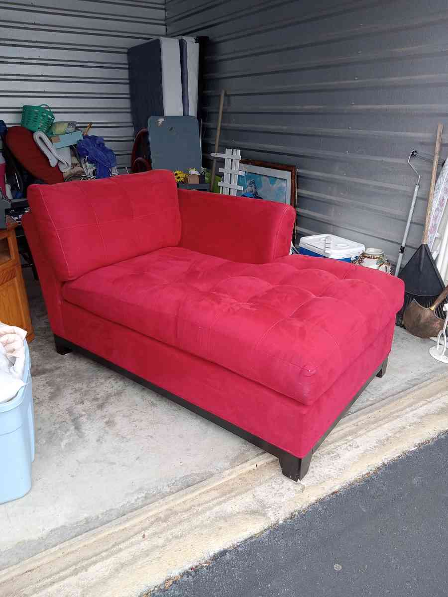 Red Velvet Chaise - Concord, North Carolina - FleaMarketBay
