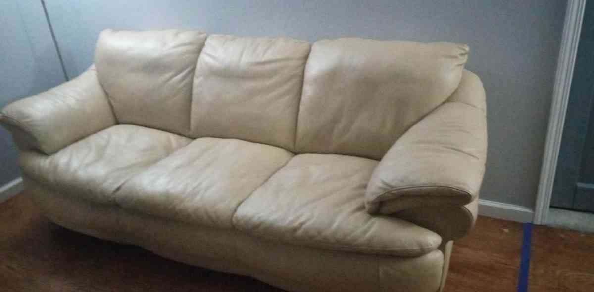 Italian Leather Sofa Excellent Condition - Medford, Oregon - FleaMarketBay