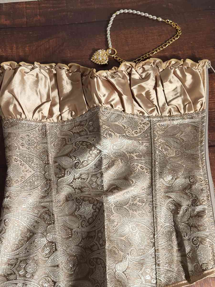 Gold medium corset new with tags - Snellville, Georgia