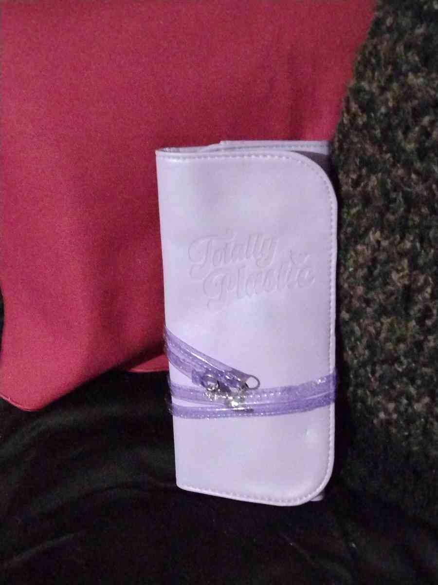 IGGY AZALEA MAKE UP BRUSH BAG - Belen, New Mexico