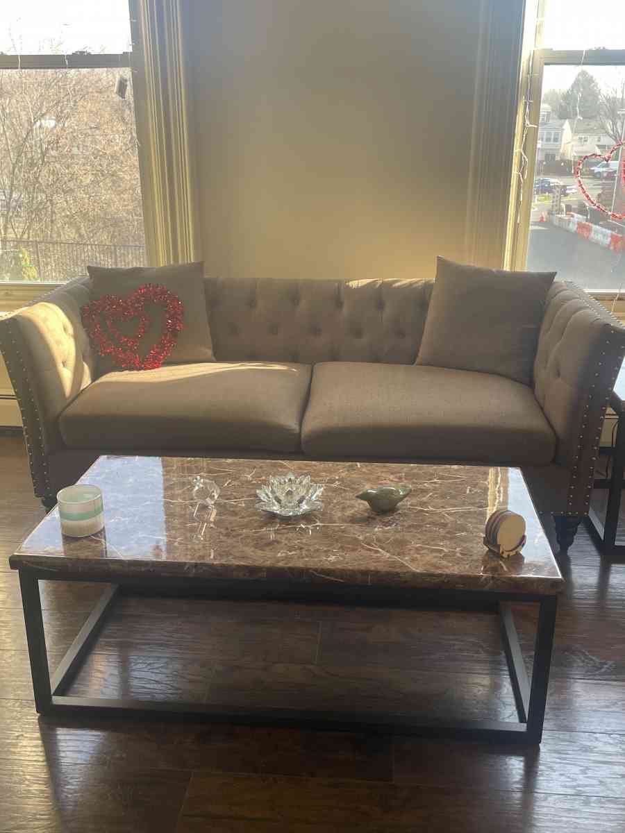 Living Room Set - Burlington, New Jersey - FleaMarketBay