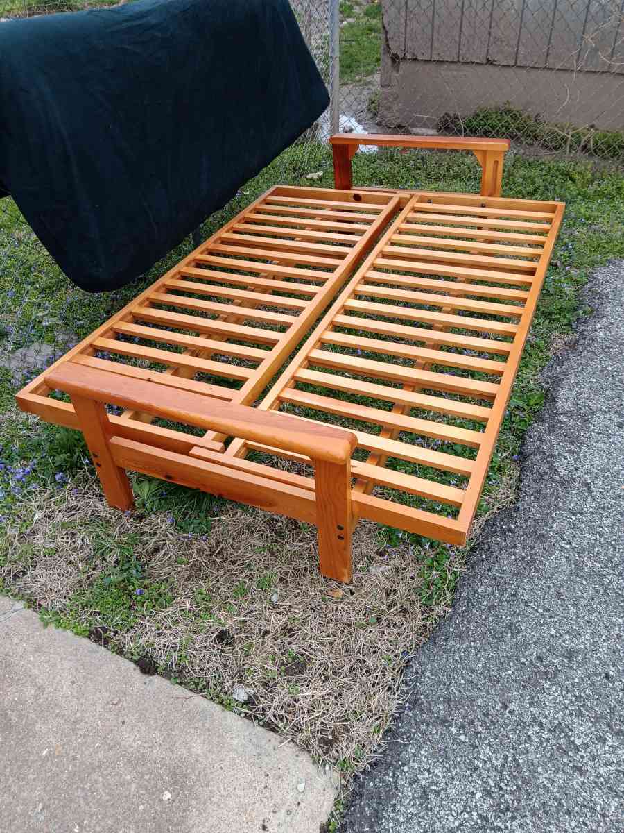 futon - Saint Louis, Missouri - FleaMarketBay