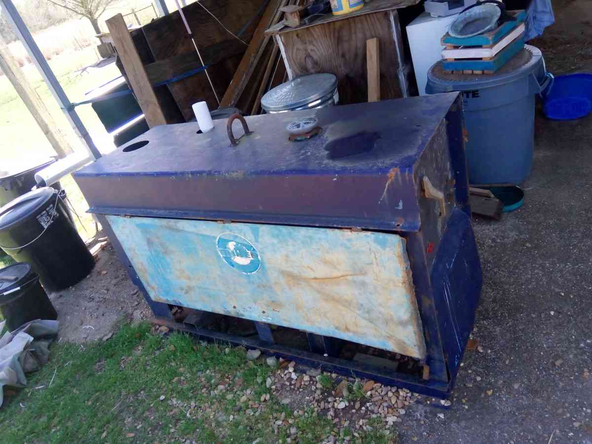 Big 20 Miller welder Gas engine runs and welds good - Brookhaven, Mississippi