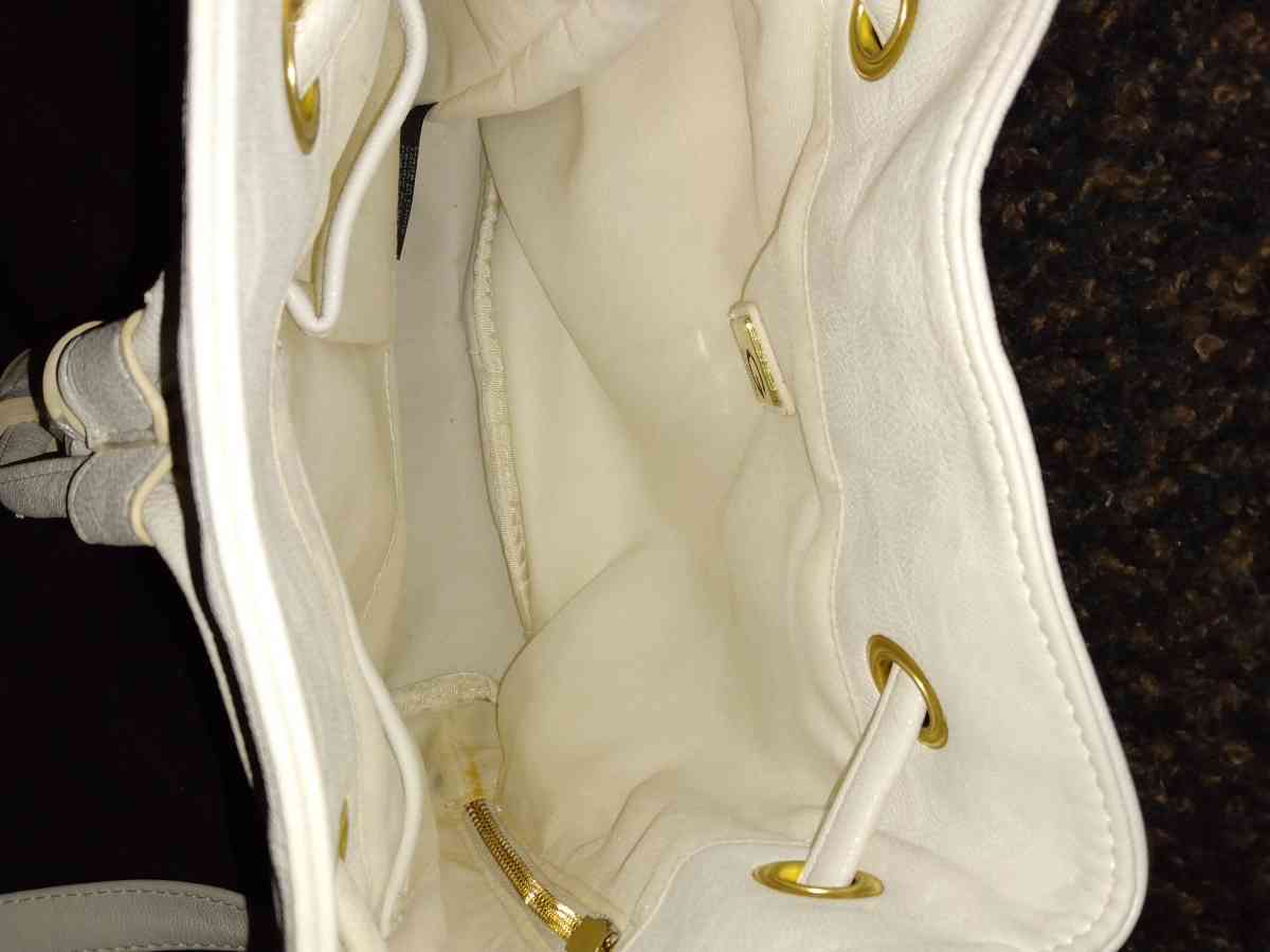 G BY GUESS WHITE CROSSBODY PURSE - Belen, New Mexico - FleaMarketBay