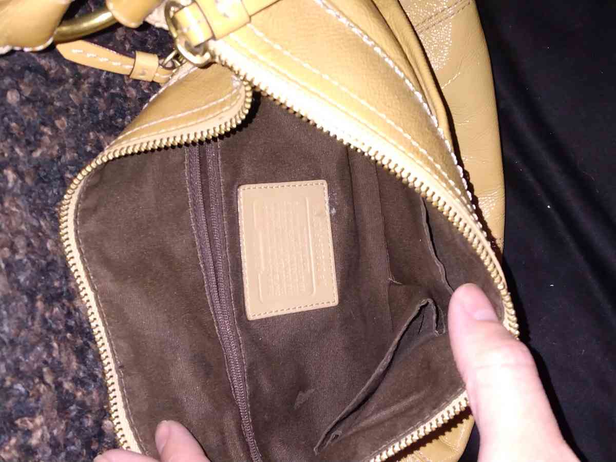 COACH TAN HANDBAG - Belen, New Mexico - FleaMarketBay