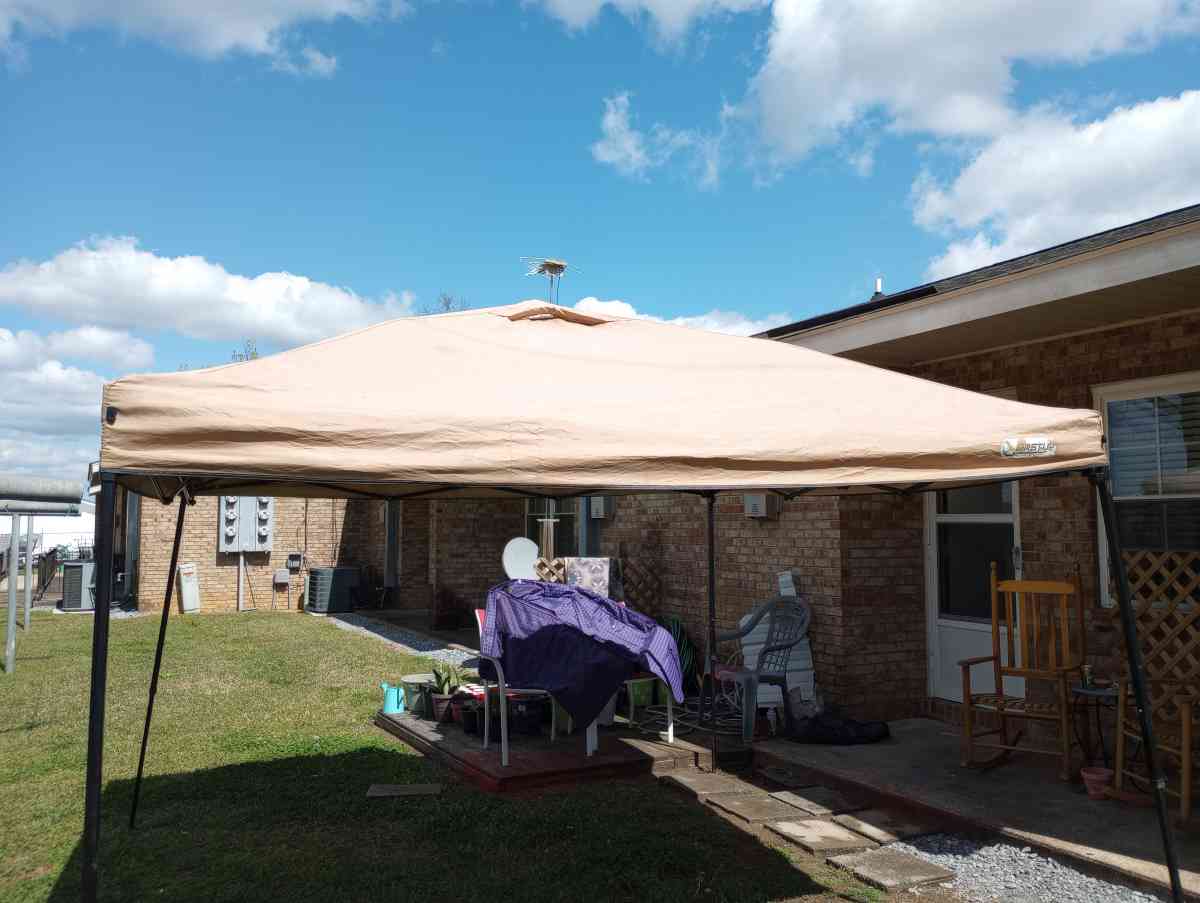 canopy 10 x 10 - Benson, North Carolina - FleaMarketBay