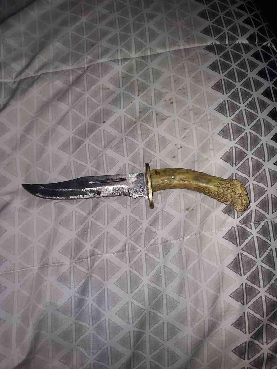 variety of knives - Lyles, Tennessee - FleaMarketBay