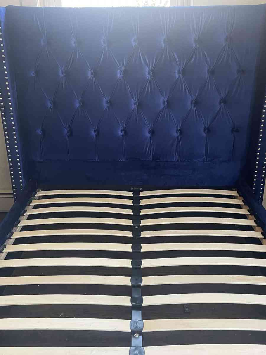 Full Bed Frame - Burlington, New Jersey - FleaMarketBay