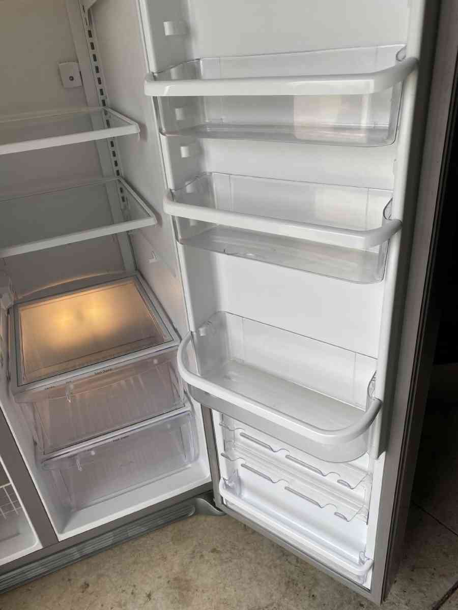 Frigidaire refrigerator 600 OBO - Wichita, Kansas - FleaMarketBay