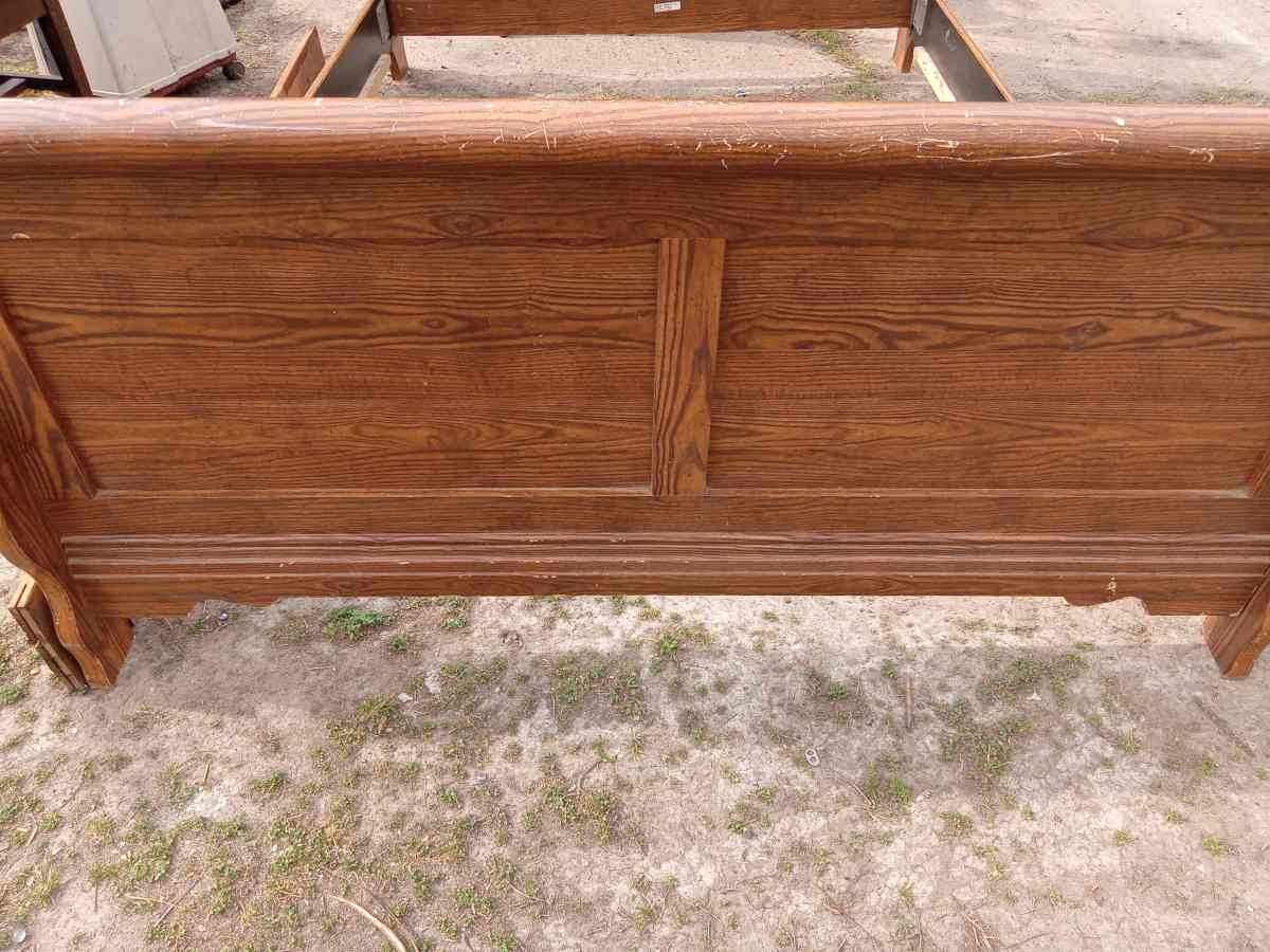 Queen SIZE Wooden Sleigh Bed Frame - Dustin, Oklahoma - FleaMarketBay