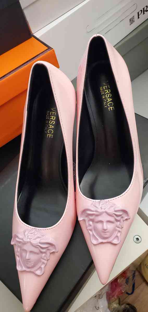 pointed Versace shoes - Mission Viejo, California