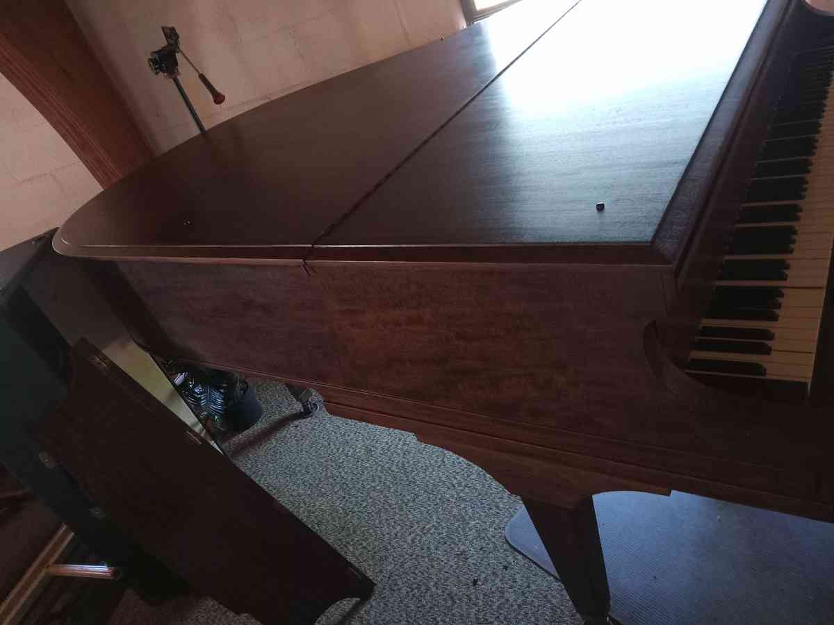 Baby Grand Piano - Dustin, Oklahoma - FleaMarketBay