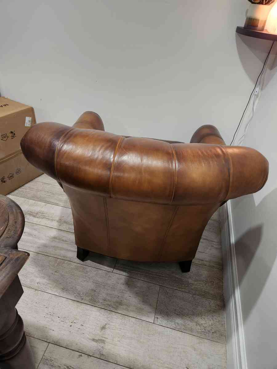 leather couch like new for offices rooms or rooms - West Palm Beach, Florida - FleaMarketBay