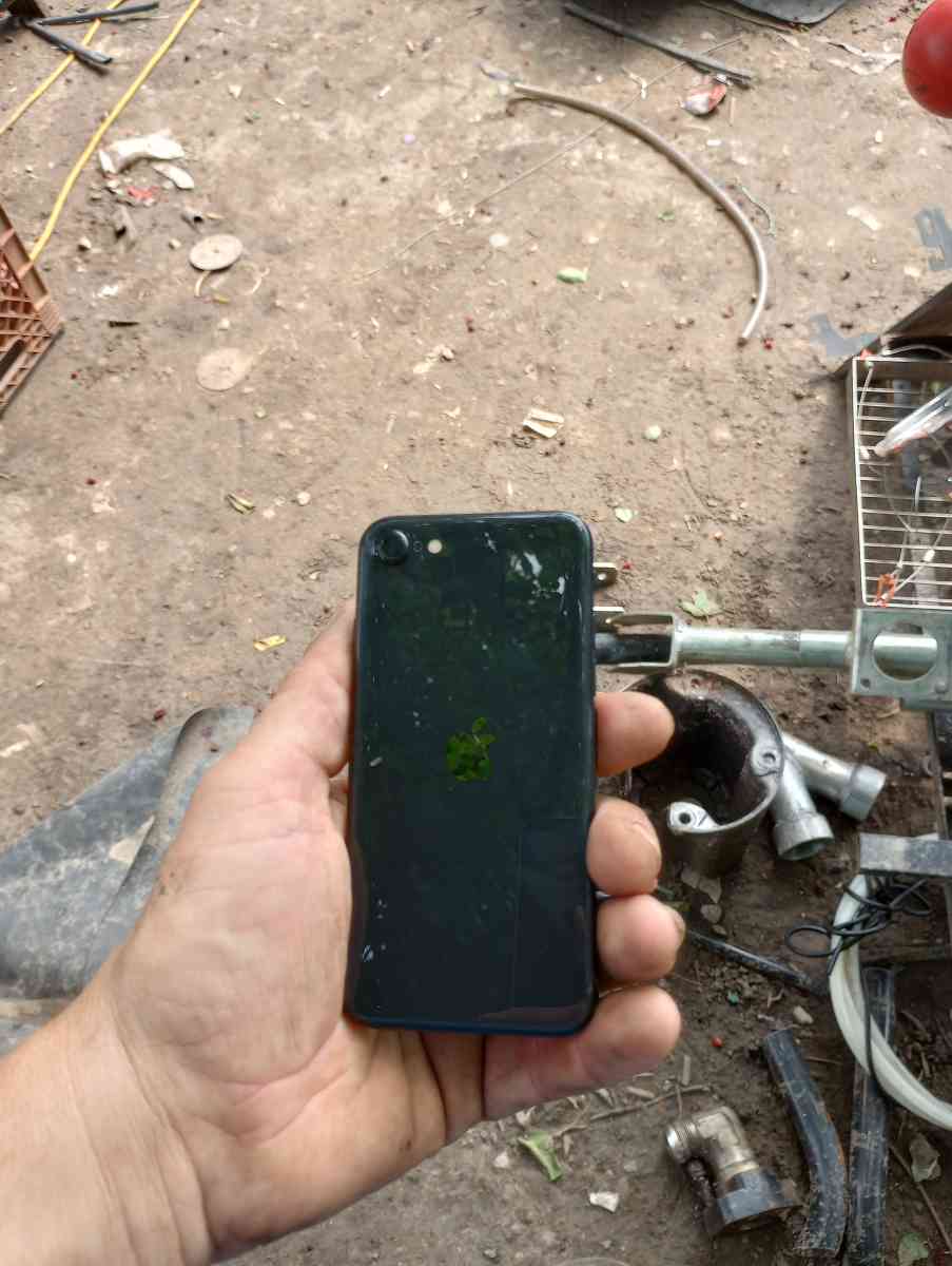 iphone se - Granite City, Illinois - FleaMarketBay