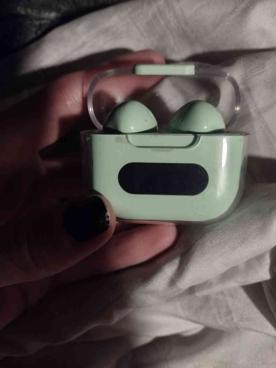 earbuds - Bedford, Indiana