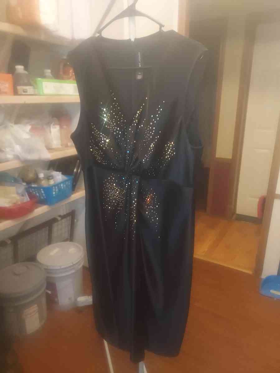 NWOT St John Black Knits liquid satin sheath dress size 14k