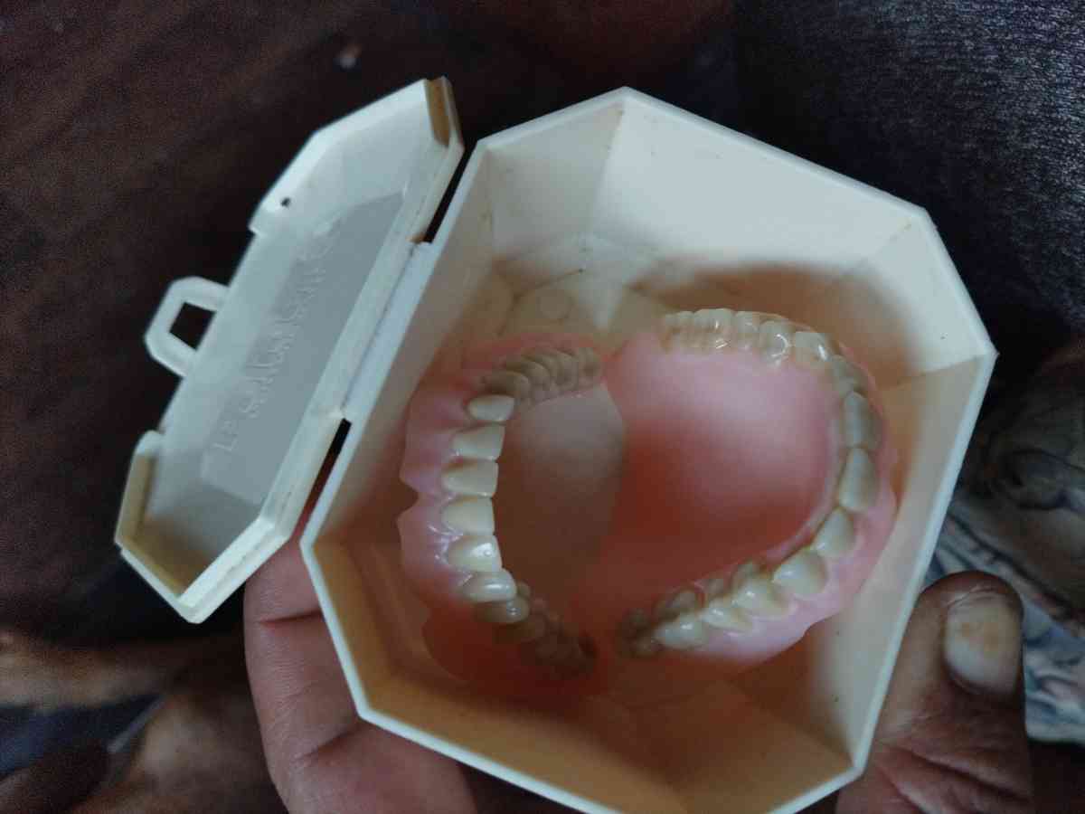 dentures - Jennings, Louisiana - FleaMarketBay