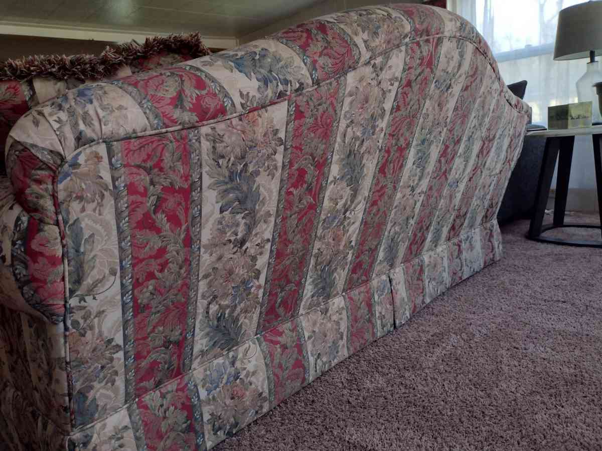 Camelback Couch - Cassopolis, Michigan - FleaMarketBay