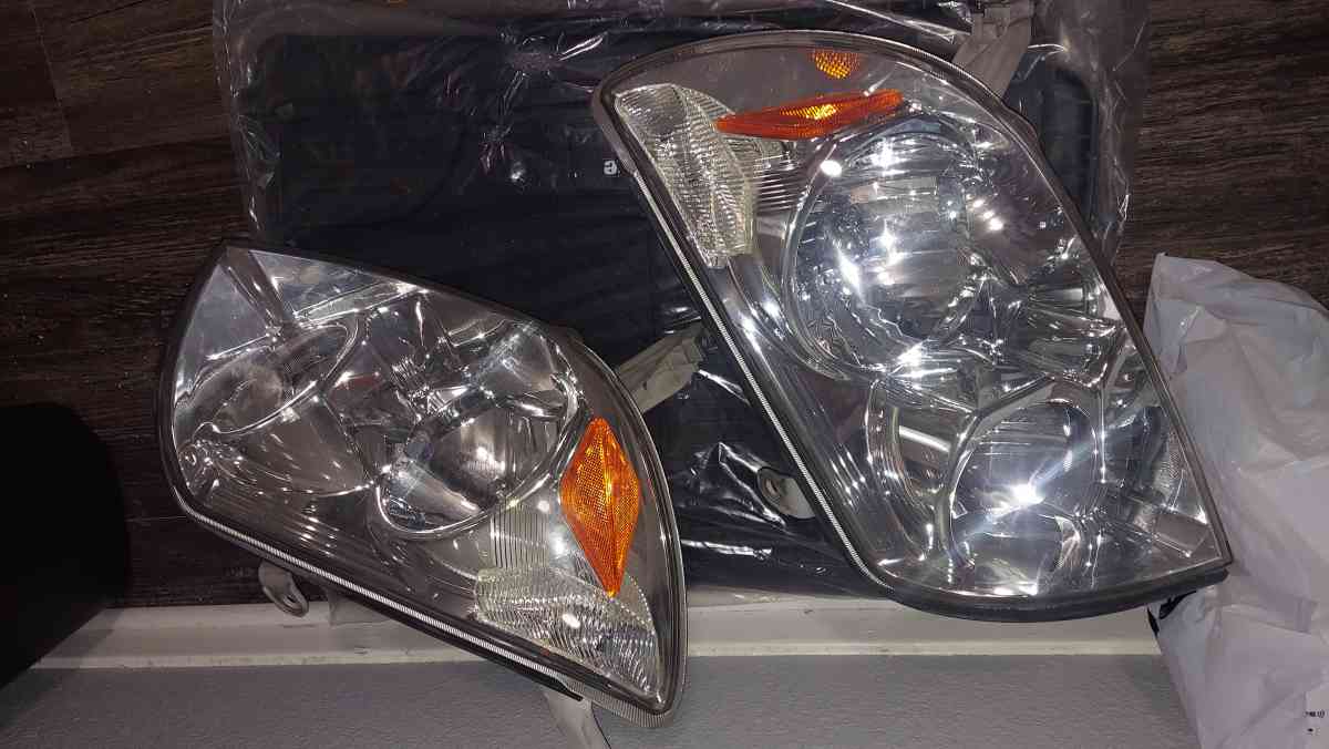 use headlamps 2005 2006 2007 2008 toyota 4 runner - Germantown, Tennessee - FleaMarketBay
