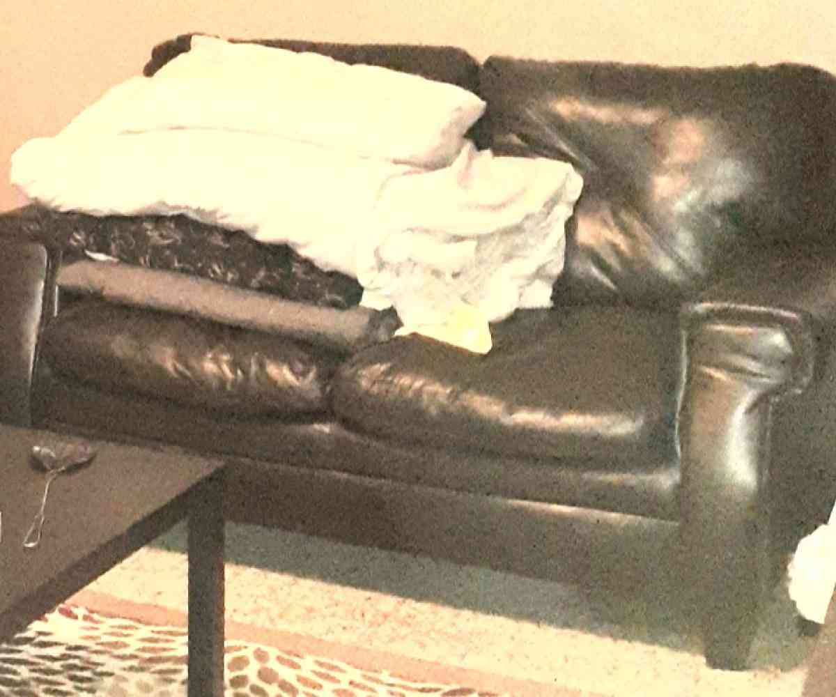 Like new couch and Loveseat - Hixson, Tennessee - FleaMarketBay