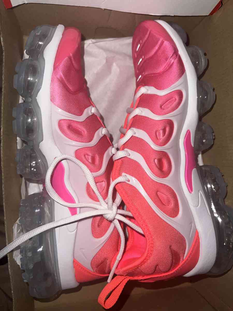 Nike W AIR VAPORMAX PLUS - Deerfield Beach, Florida