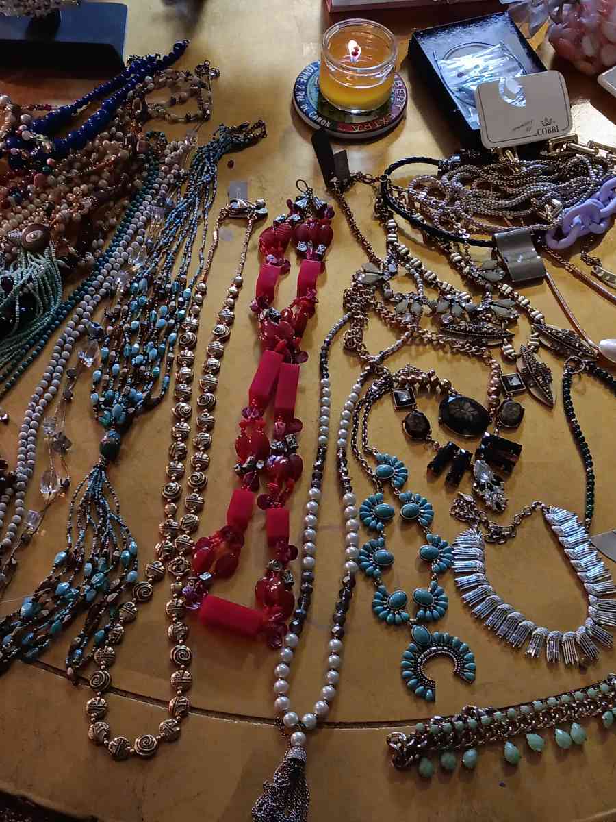 MUST GO VARIETY OF JEWELRY AND WATCHES - Aurora, Colorado - FleaMarketBay