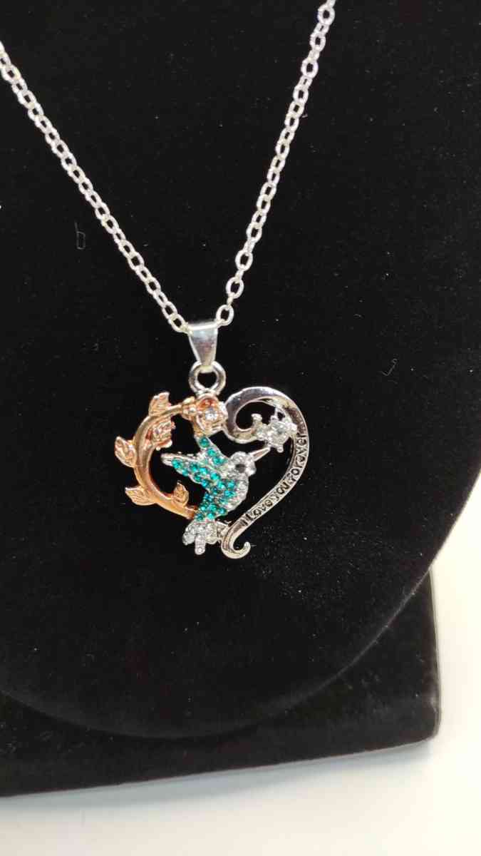 hummingbird necklace - Adelanto, California
