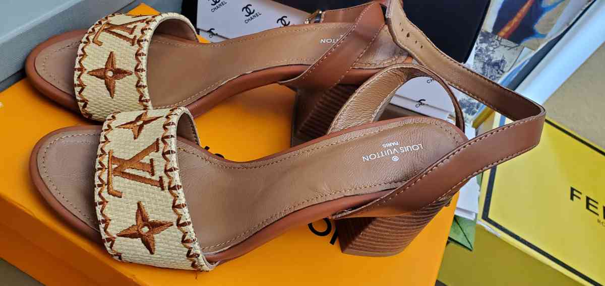 brown Raffia Lv - Mission Viejo, California - FleaMarketBay