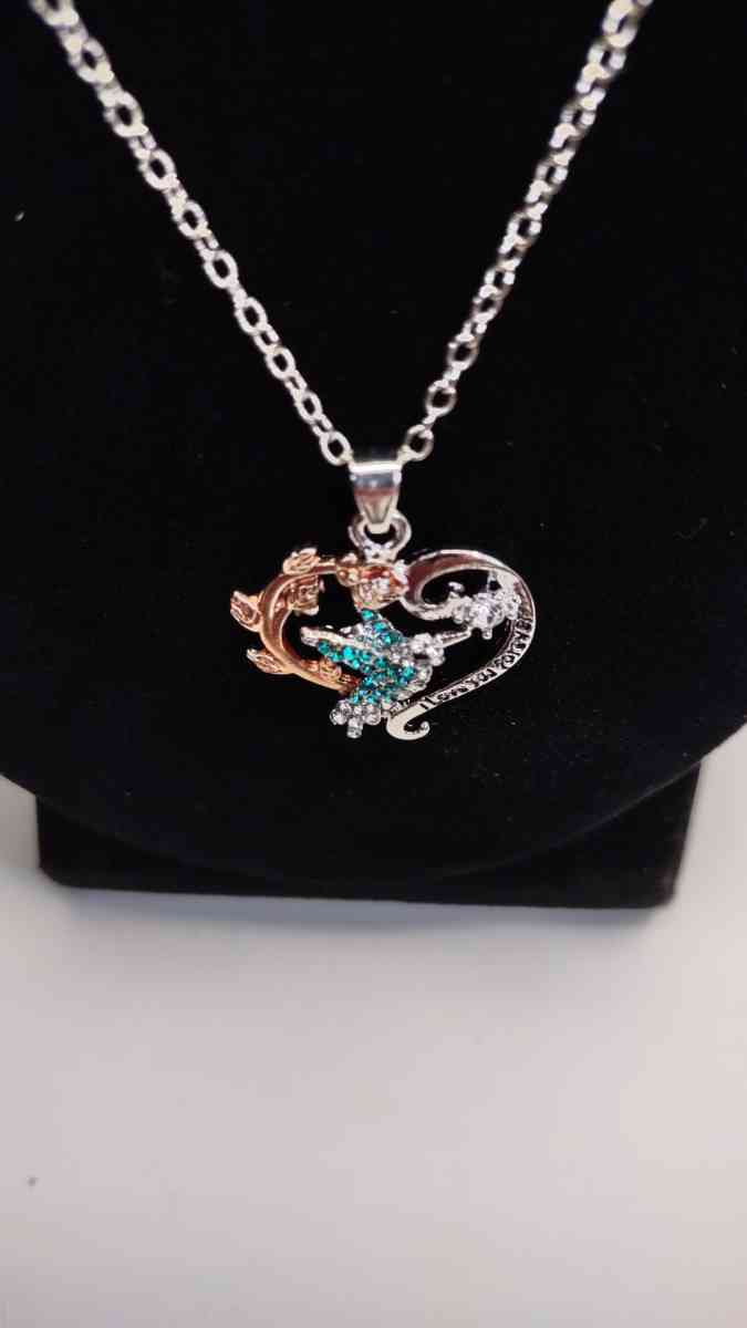 hummingbird necklace - Adelanto, California - FleaMarketBay
