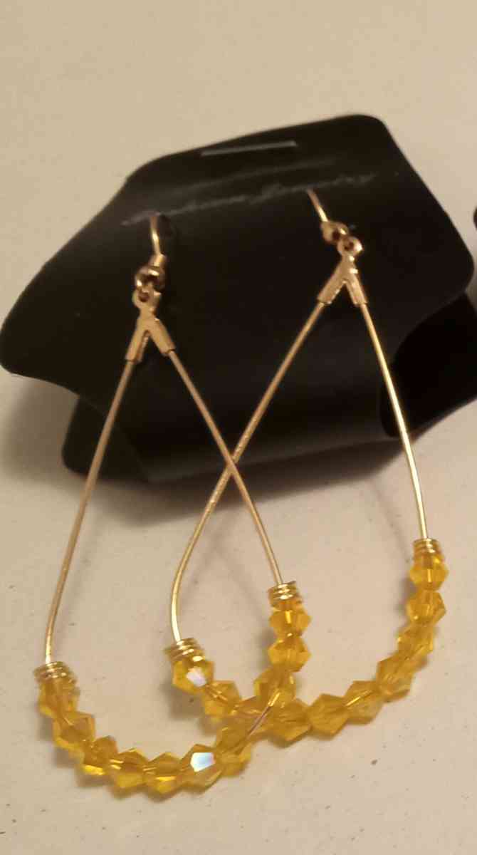 dangle earrings - Newark, Delaware - FleaMarketBay