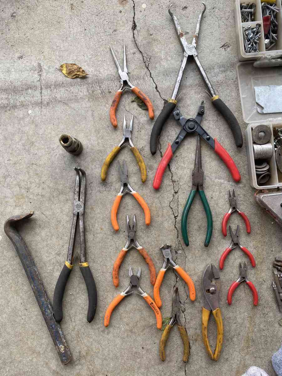 tool box with extra tools - Gresham, Oregon - FleaMarketBay