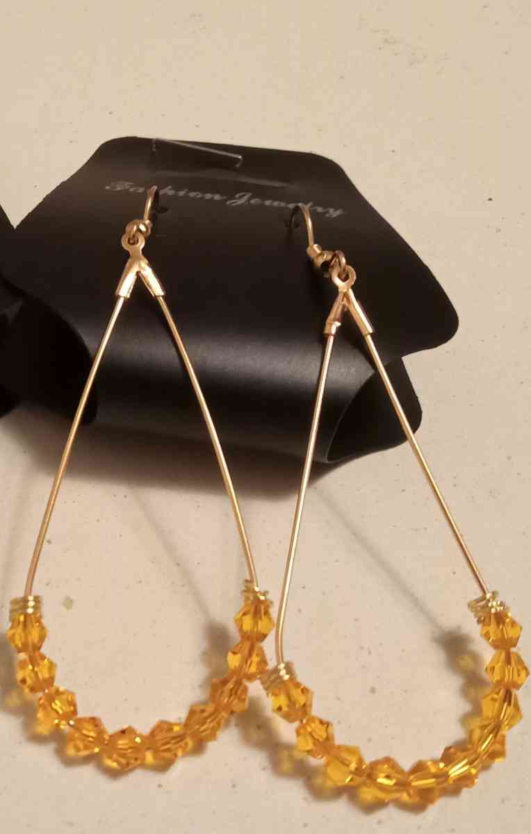 dangle earrings - Newark, Delaware - FleaMarketBay