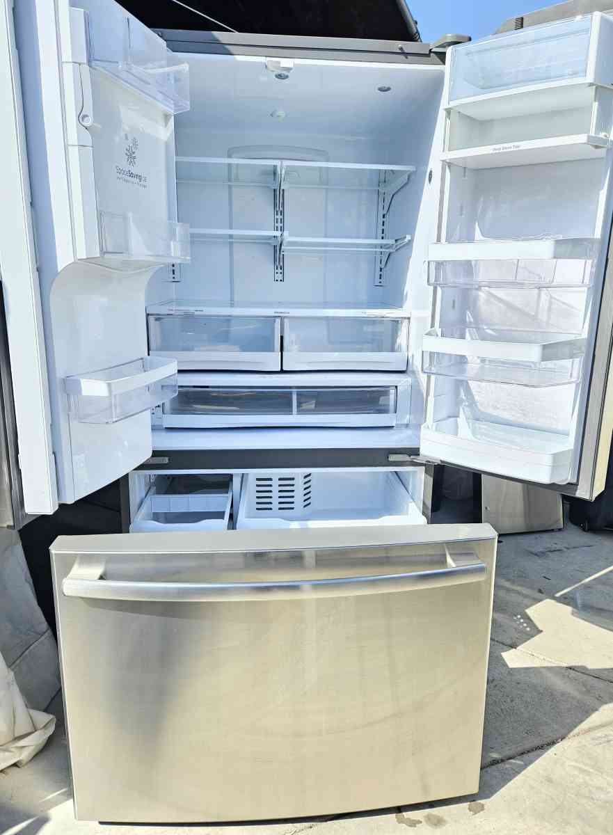 GE FRENCH DOOR STAINLESS STEEL REFRIGERATOR - Rancho Cucamonga, California - FleaMarketBay