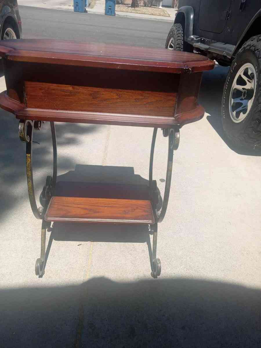 small end table - Las Vegas, Nevada - FleaMarketBay