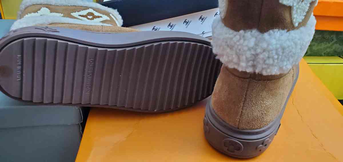 wool comfy boots - Mission Viejo, California - FleaMarketBay