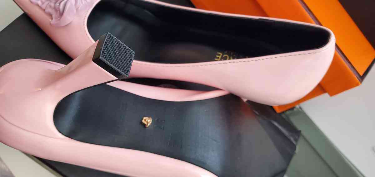 pointed Versace shoes - Mission Viejo, California - FleaMarketBay