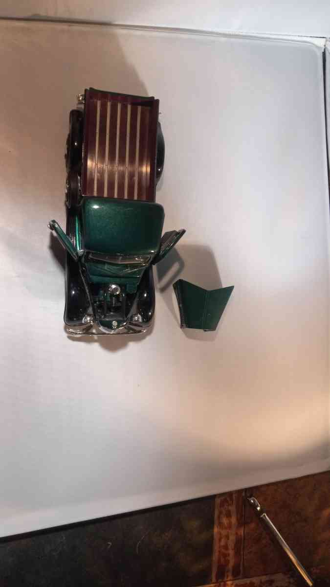 old toy Ford V8 - Maple Lake, Minnesota - FleaMarketBay