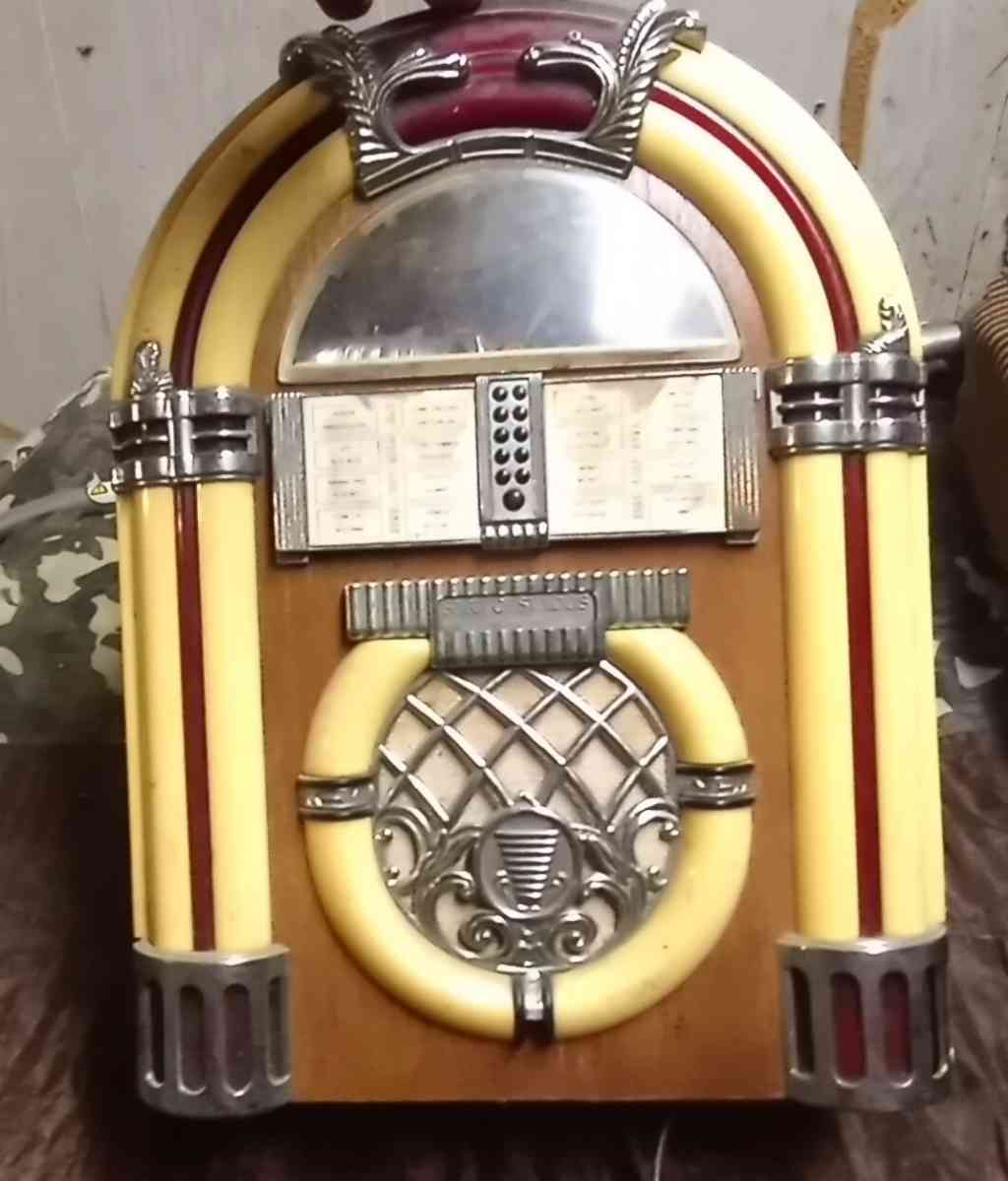 limited adition jukebox radio - Centerview, Missouri