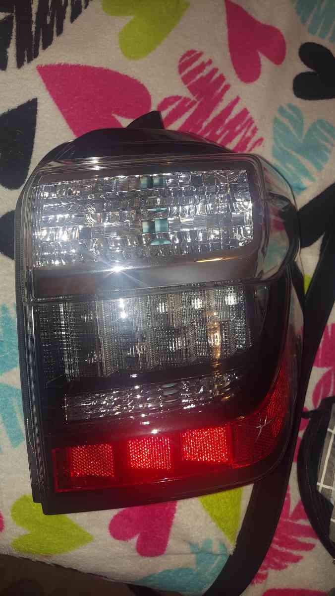 use parts taillight light right side - Cordova, Tennessee - FleaMarketBay