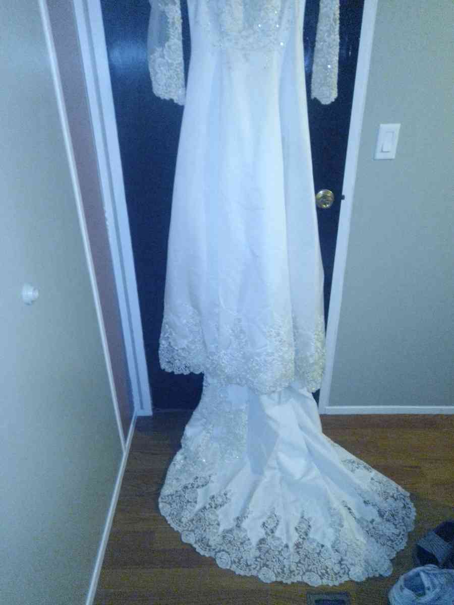 Wedding Gown - Gaston, South Carolina - FleaMarketBay