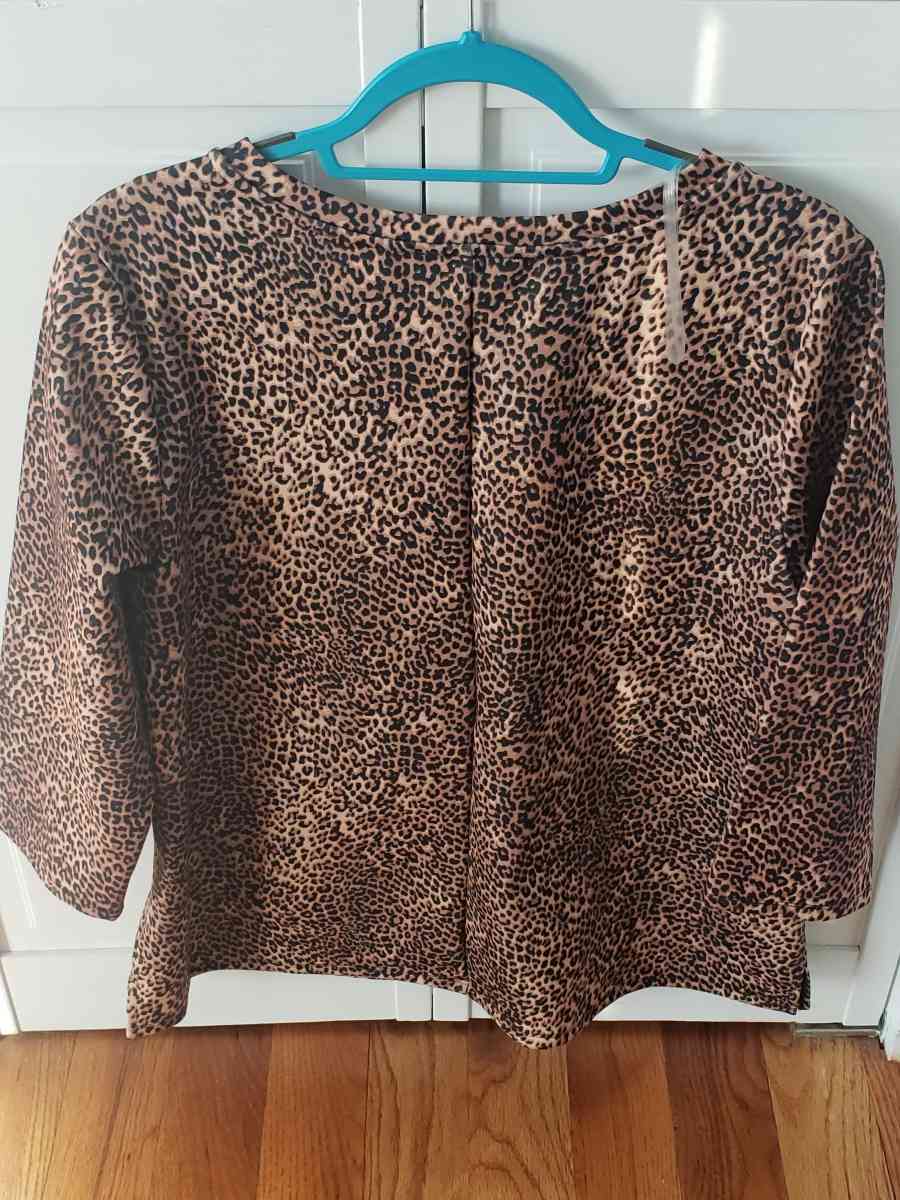 New Tops size L Women - Toms River, New Jersey - FleaMarketBay